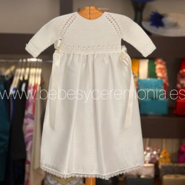 Faldón de bautizo punto